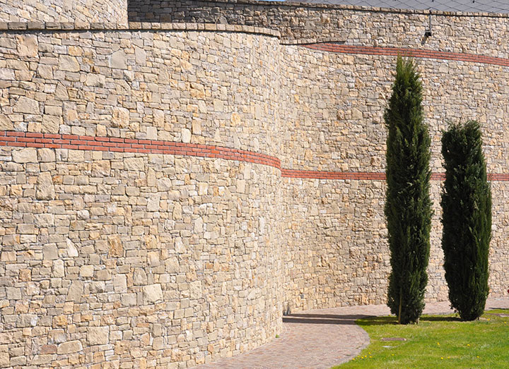 Rivestimento in Pietra Chiesa a Padergnone