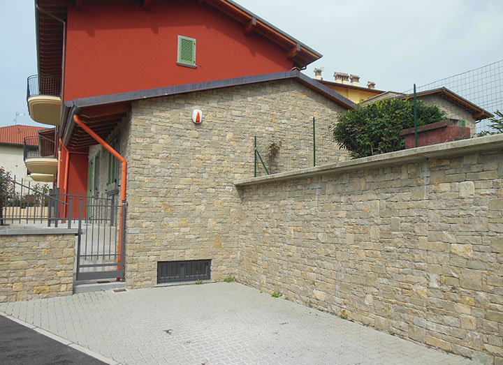 Rivestimento in Pietra Complesso Residenziale a Merate