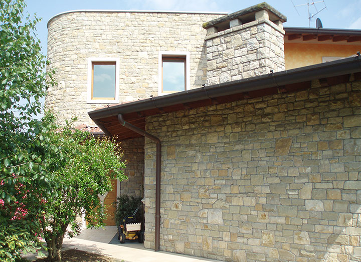 Rivestimento di Villa a Villongo in Pietra