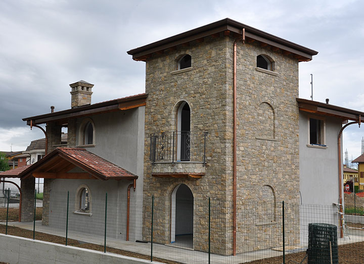 Rivestimento in Pietra di Villa Privata a Carobbio