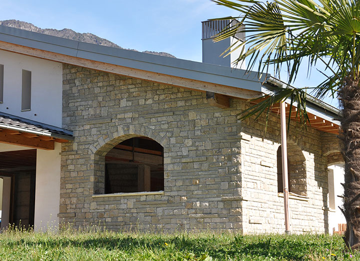 Rivestimento in Pietra di Villa Privata in Valle Camonica