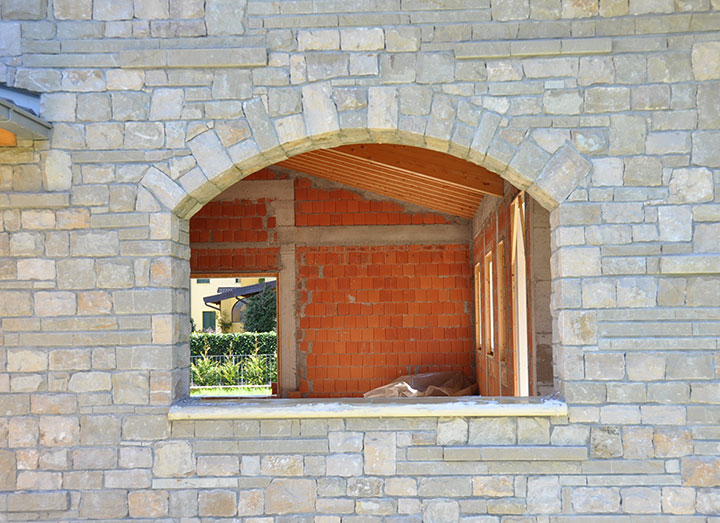 Rivestimento in Pietra di Villa Privata in Valle Camonica