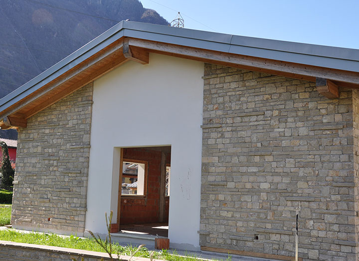 Rivestimento in Pietra di Villa Privata in Valle Camonica