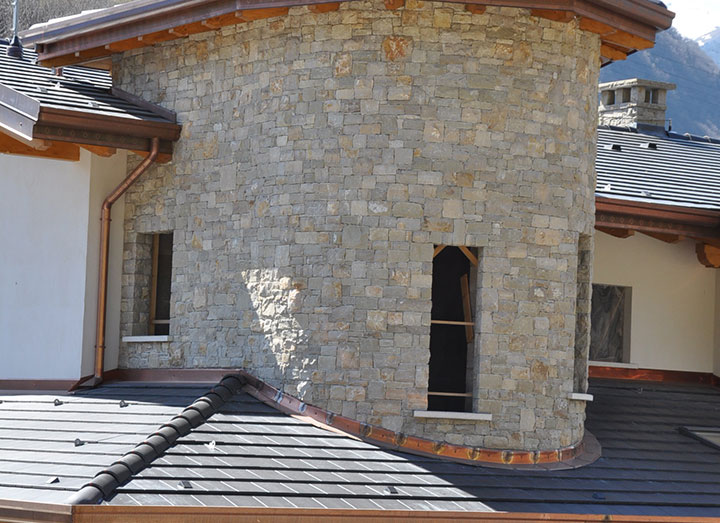 Rivestimento in Pietra di Villa Privata in Valle Camonica