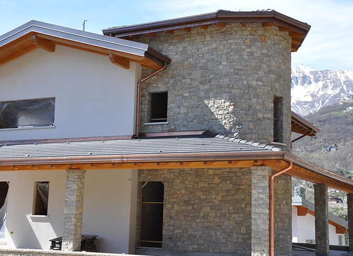 Rivestimento in Pietra di Villa Privata in Valle Camonica