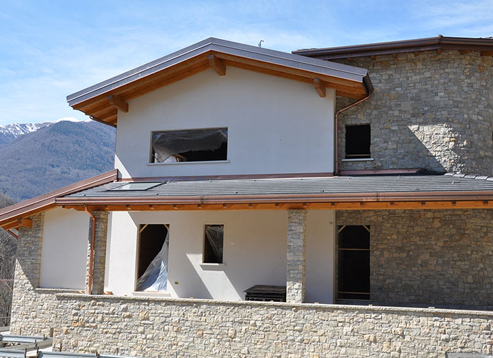 Rivestimento in Pietra di Villa Privata in Valle Camonica